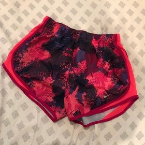 NIKE WOMENS RUNNING SHORTS - SIZE M - WORN TWICE